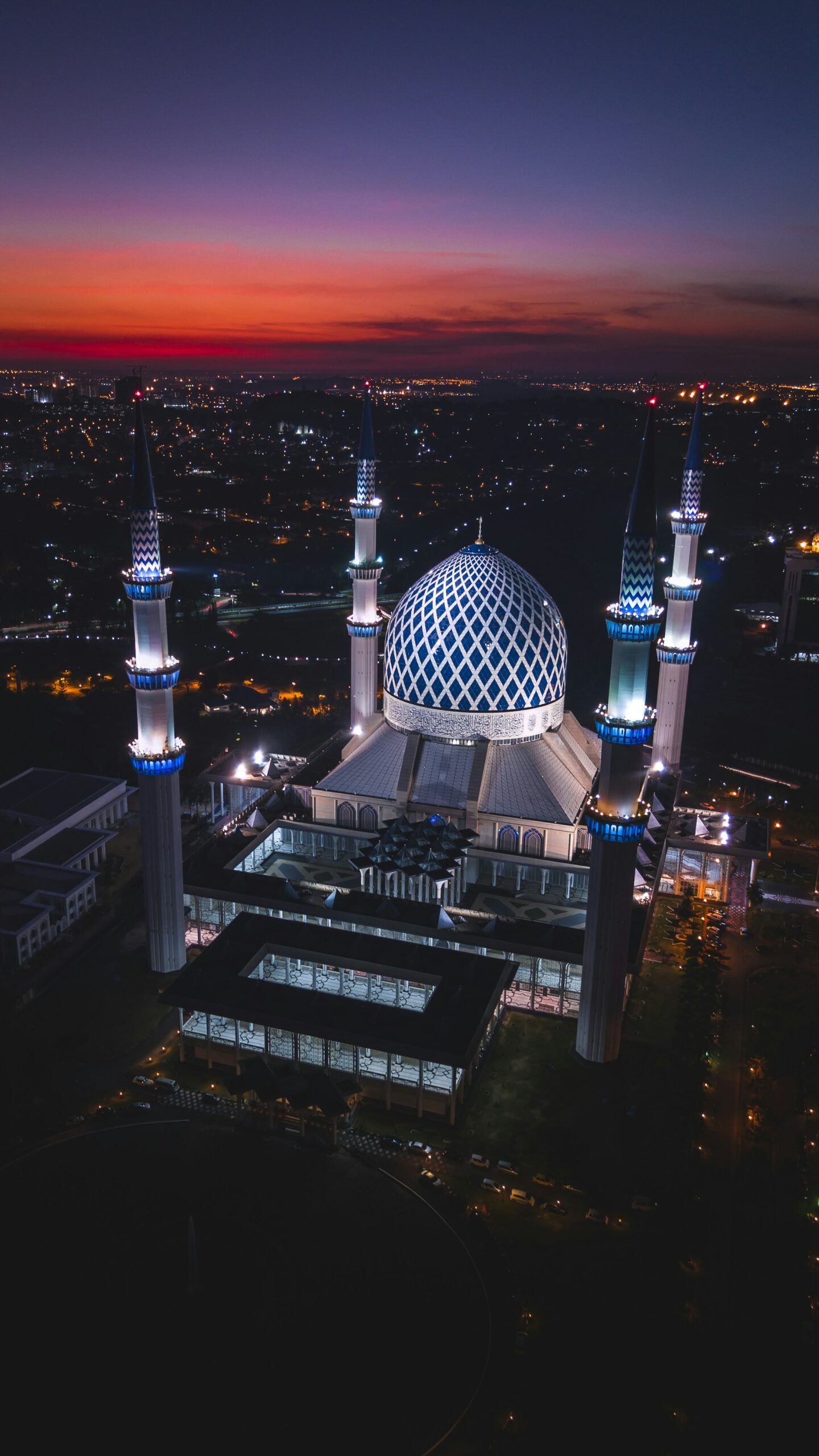 How to Find Prayer Spaces While Traveling: A Muslim Family’s Guide